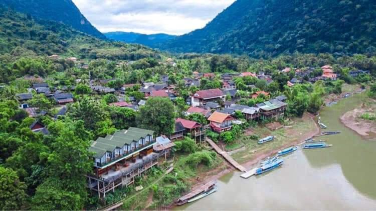 Lattanavongsa Guesthouse And Bungalows Muang Ngoi Exteriér fotografie